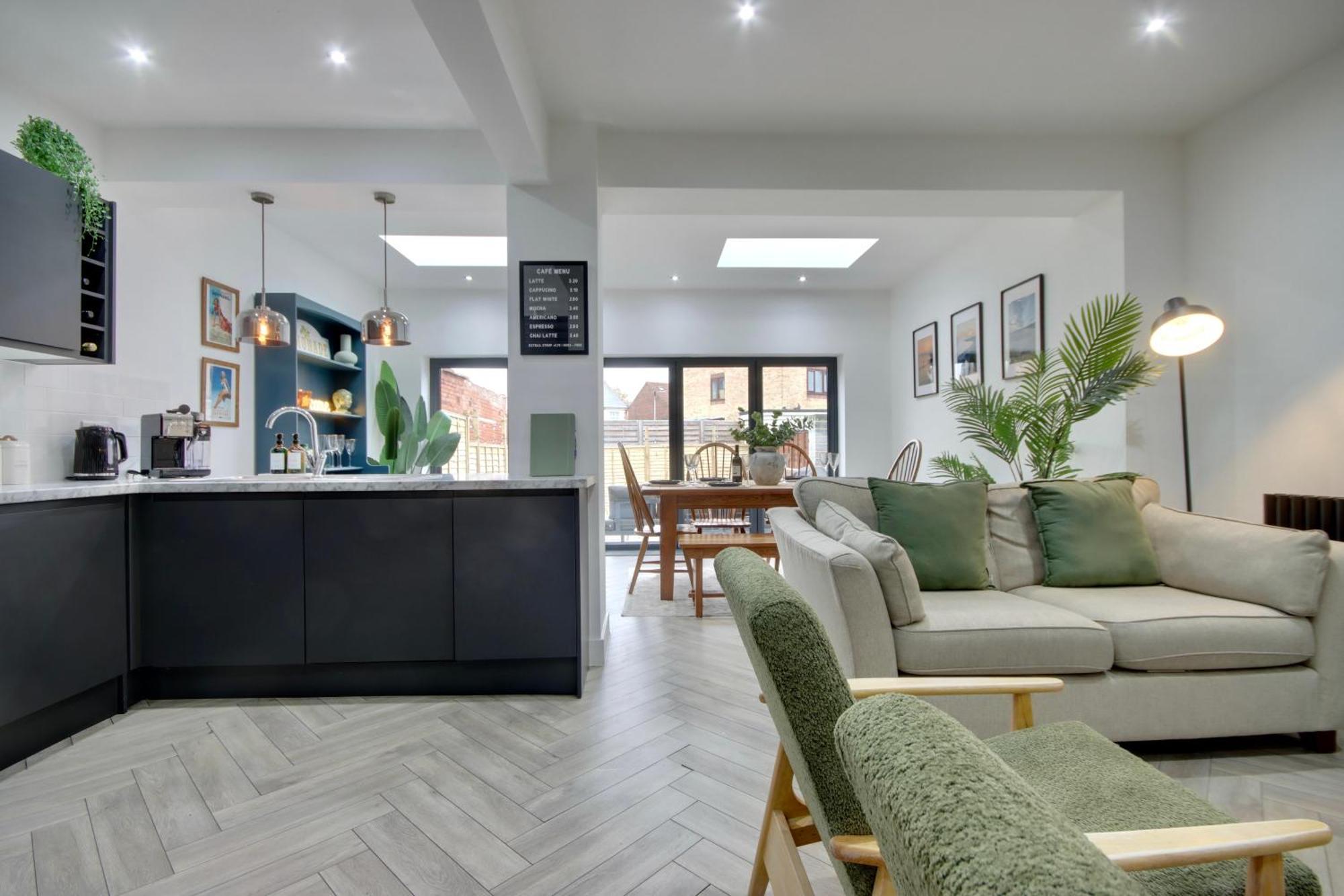 Clover Luxury With Off Road Free Parking Holiday home *